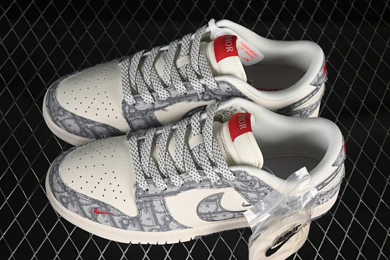 All categories Nk SB Dunk Series Nk SB Dunk Low High-end customized low-top sneakers Nike SB Dunk Low Dior series Fabric gray hook Anniversary high-end customized low-top casual sneakers SJ2558-013